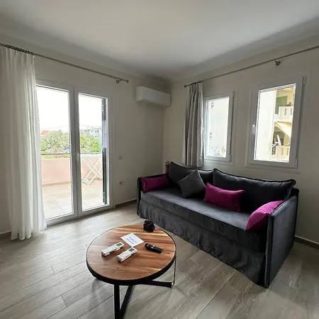 Michael - Private Parking Apartament Lefkáda