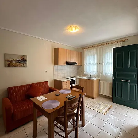 Michael - Private Parking Apartament Lefkáda