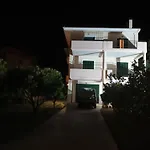 Michael - Private Parking Lejlighed