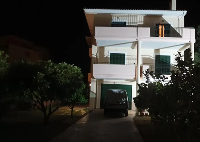 Michael - Private Parking Apartment